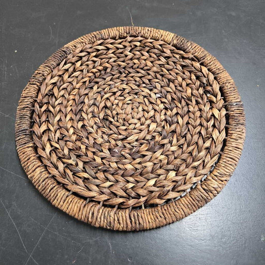 DARK WOVEN TRIVET
