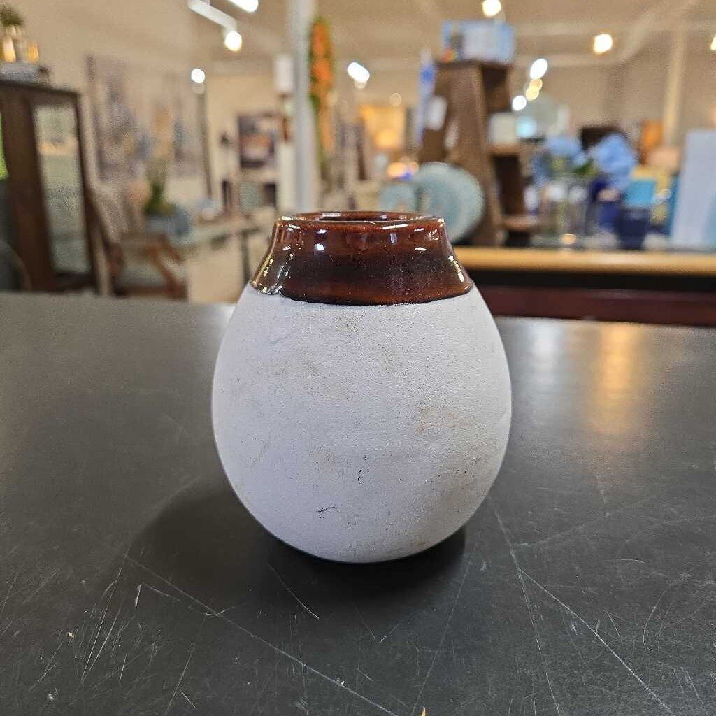 SM TWO TONE POTTERY VASE