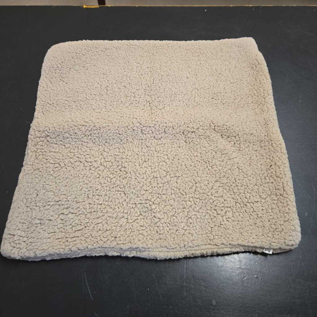 URBAN OUTFITTERS BEIGE TEDDY PILLOW COVER