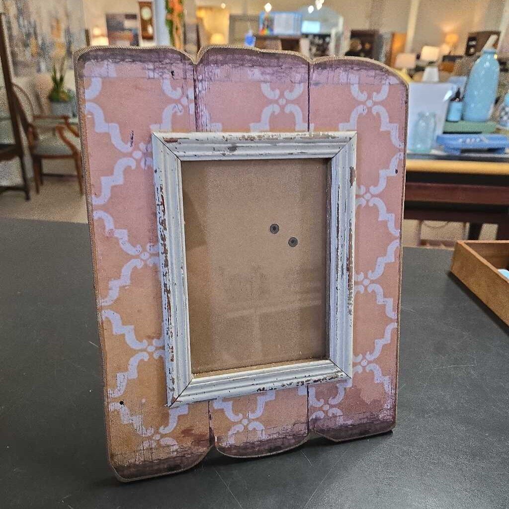 PEACH DESIGN PICTURE FRAME