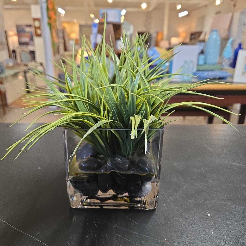 FAUX GRASS IN GLASS POT