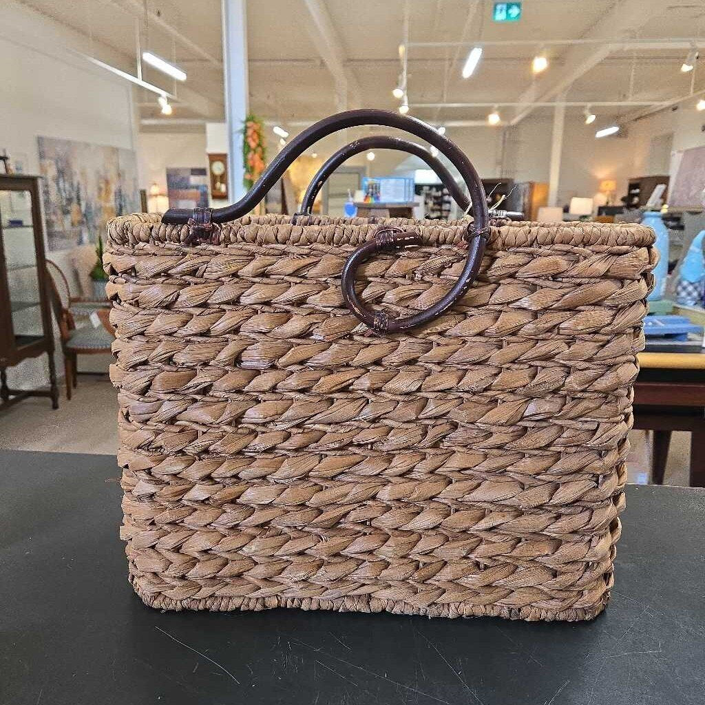 BASKET W/BENT WOOD HANDLE