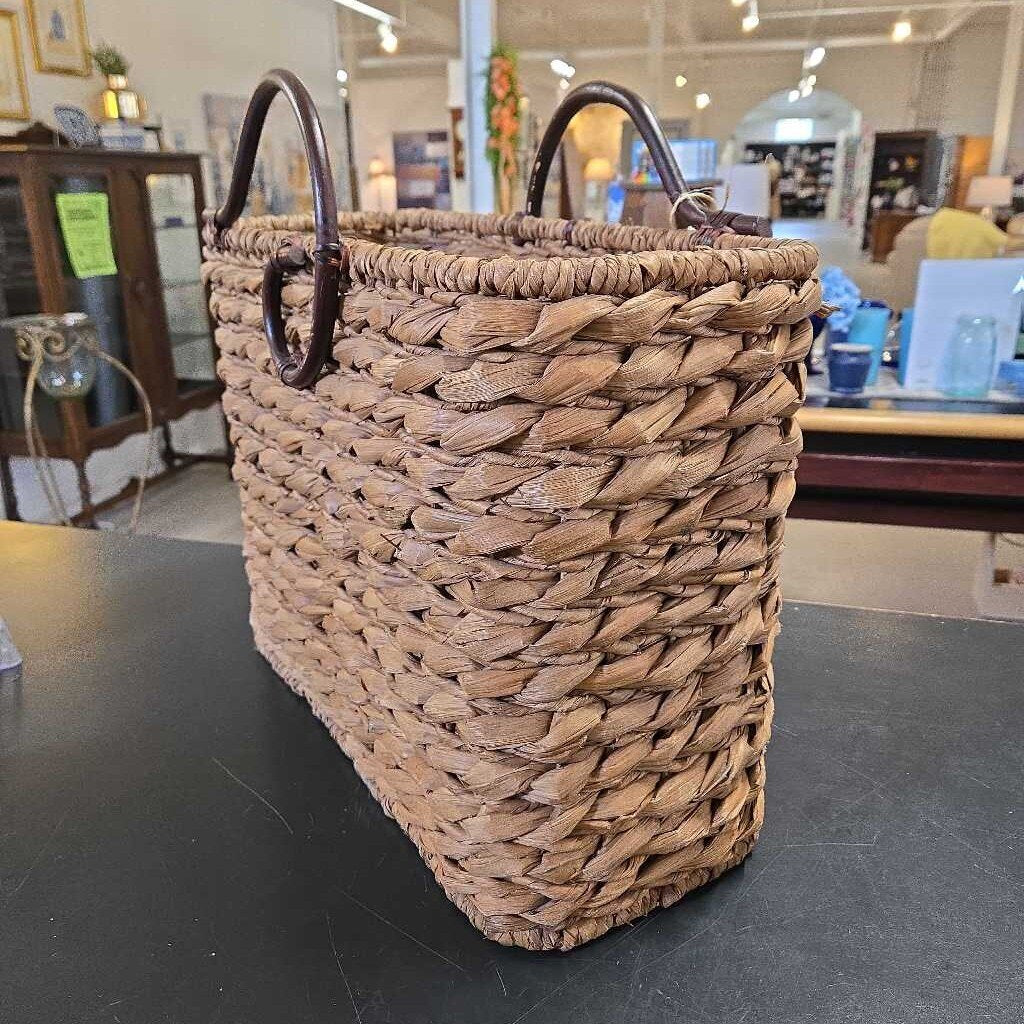 BASKET W/BENT WOOD HANDLE