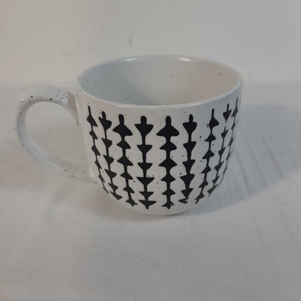 OLD POTTERY BLACK & WHITE MUG