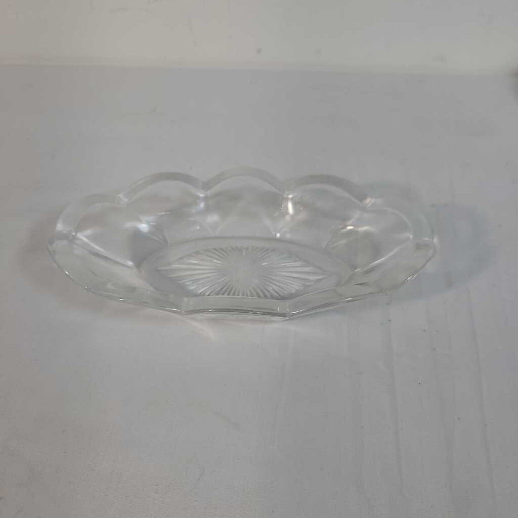 GLASS PICKEL DISH