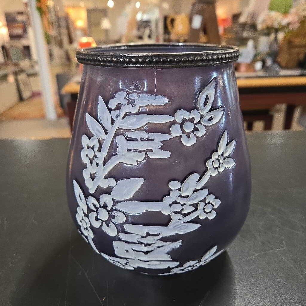BLUE GLASS VASE W/WHITE FLOWERS