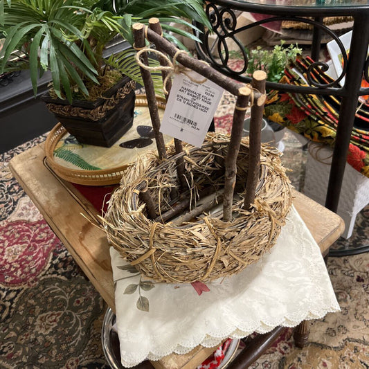 HANDMADE FOLK ART BASKET MADE OF STRAW/TWIGS/REEDS
