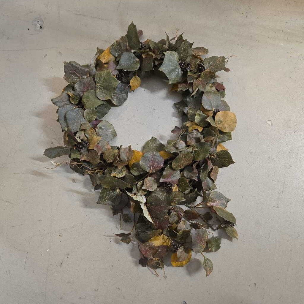 GREENERY WREATH W/BERRIES