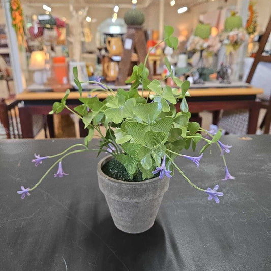 FAUX CLOVER W/PURPLE FLOWERS IN POT