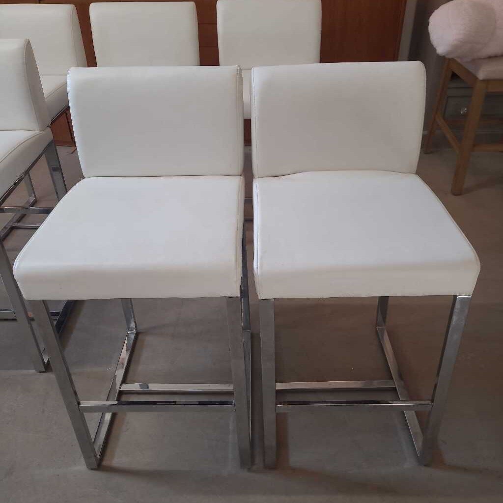 PR WHITE PLEATHER BAR HEIGHT STOOLS