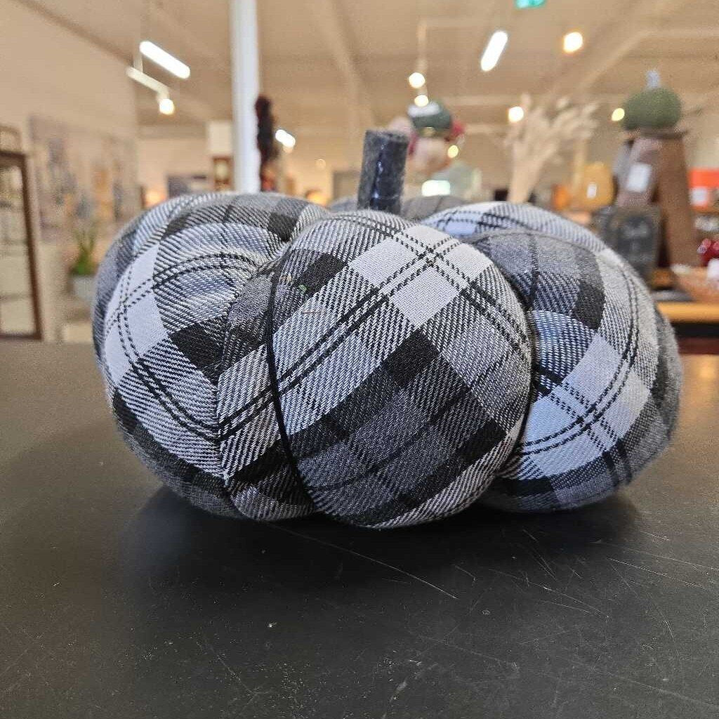 GREY & BLACK PLAID PUMPKIN