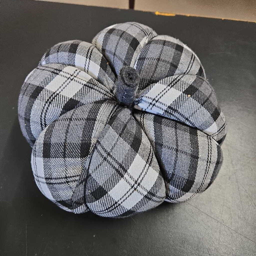 GREY & BLACK PLAID PUMPKIN