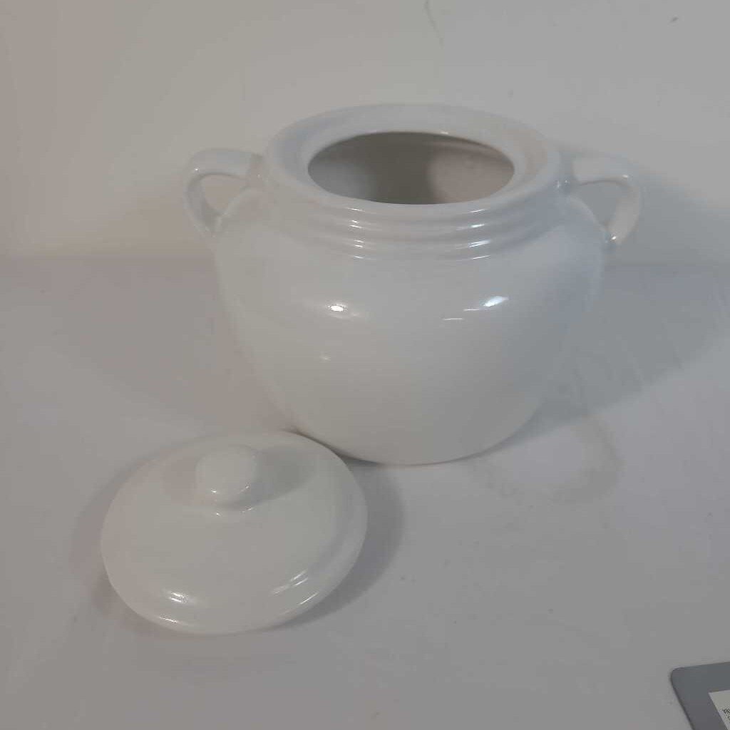 WHITE CERAMIC SOUP POT