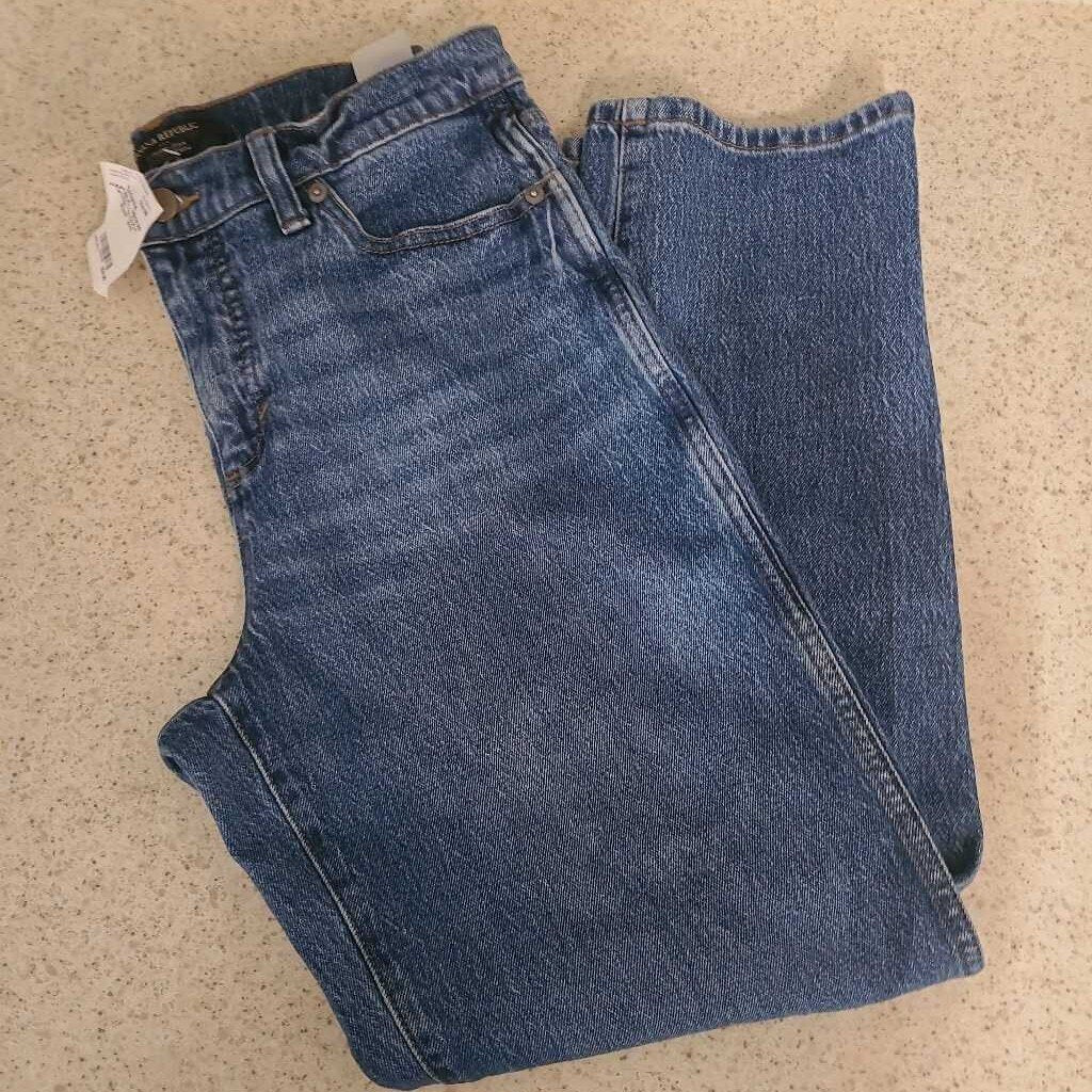 BANANA REPUBLIC - MEDIUM WASH "SLOUCH JEAN"