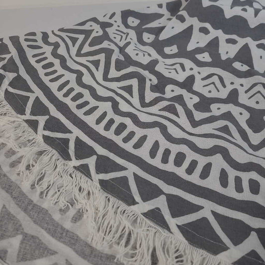 48" ROUND GREY & WHITE TABLE CLOTH