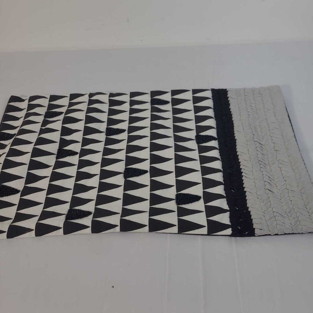 BLACK & WHITE PILLOW COVER W/BEADS