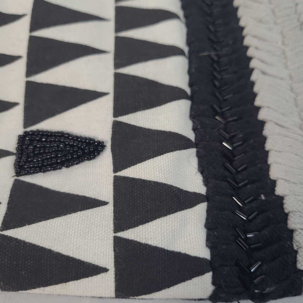 BLACK & WHITE PILLOW COVER W/BEADS