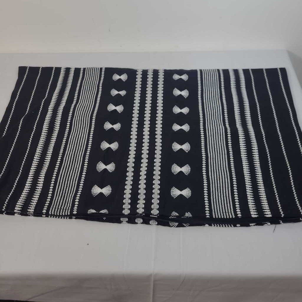 BLACK & WHITE STITCHED PILLOW COVER