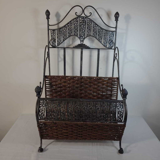 METAL/RATTAN MAGAZINE RACK