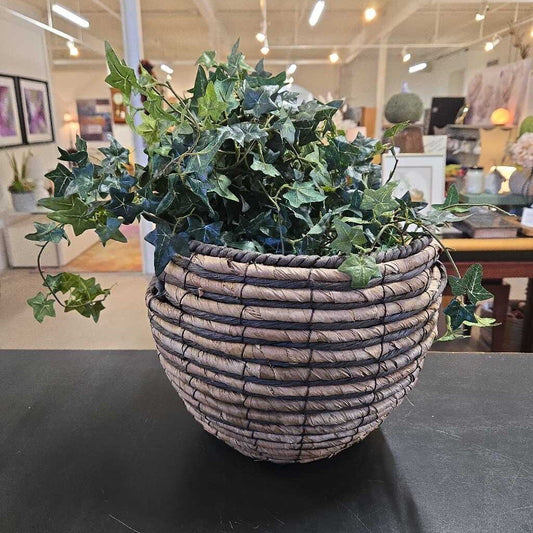 WICKER BASKET W/FAUX IVY