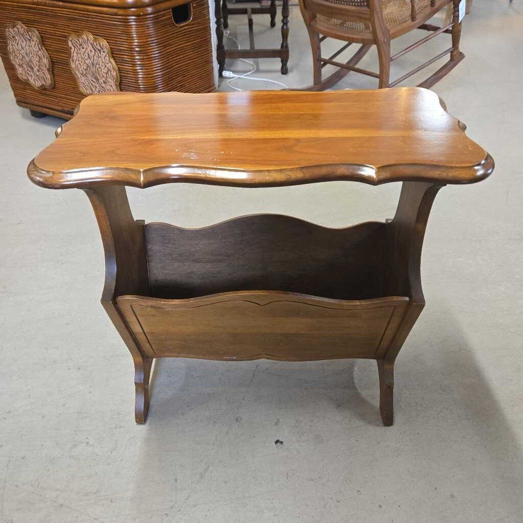 MAGAZINE TABLE