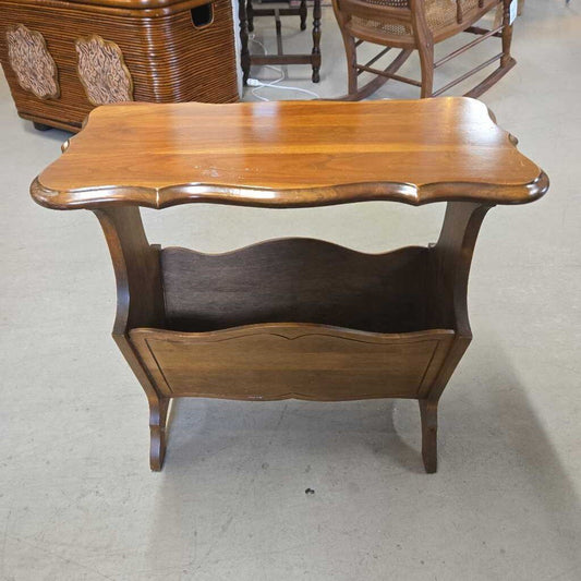MAGAZINE TABLE