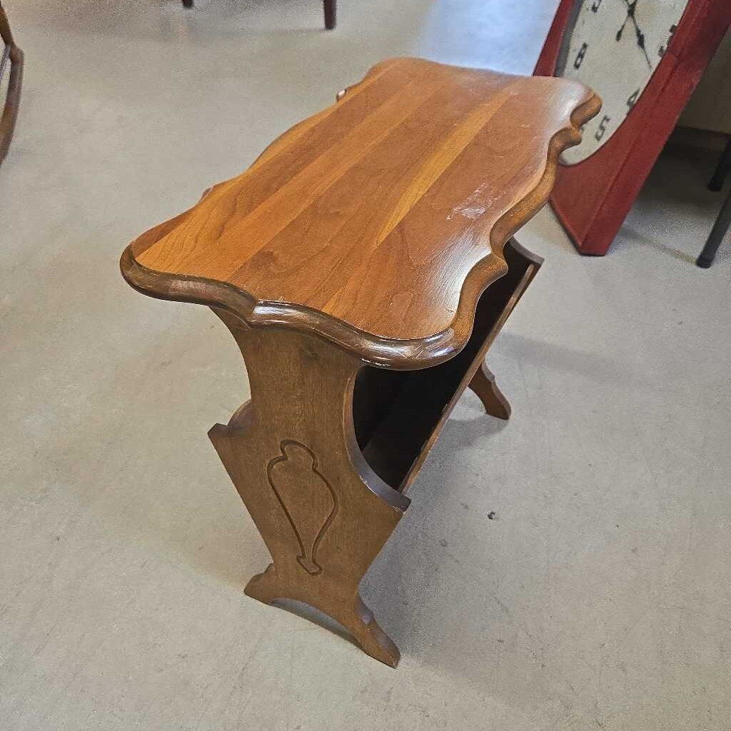 MAGAZINE TABLE