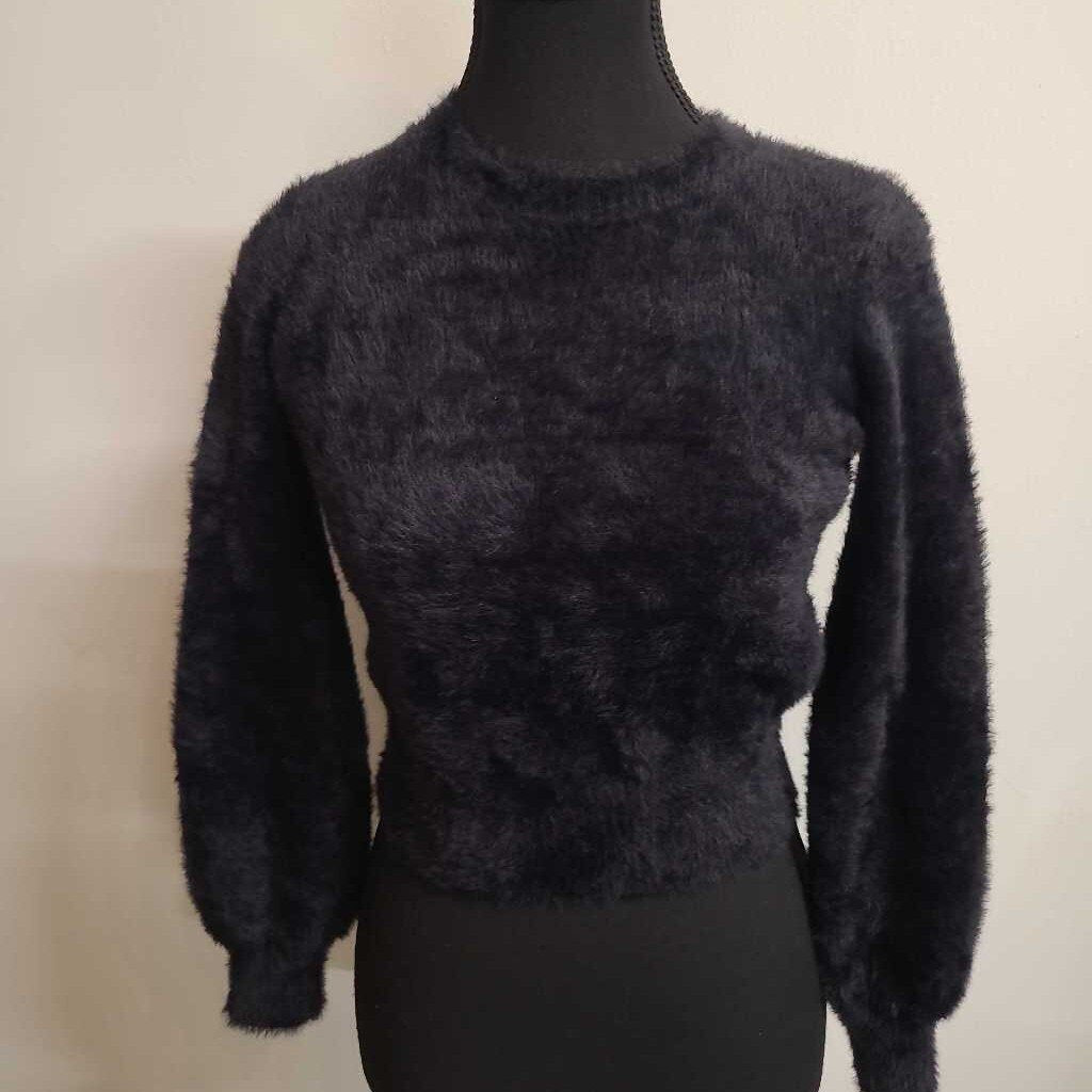 SUNDAY BEST - FUZZY BLACK CROPPED SWEATER