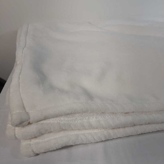 CREAM FLEECE THROW