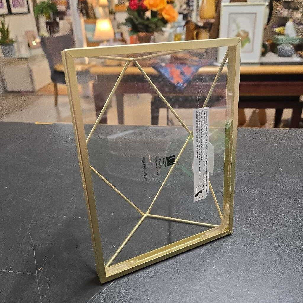 8" GOLD GEOMETRIC PICTURE FRAME