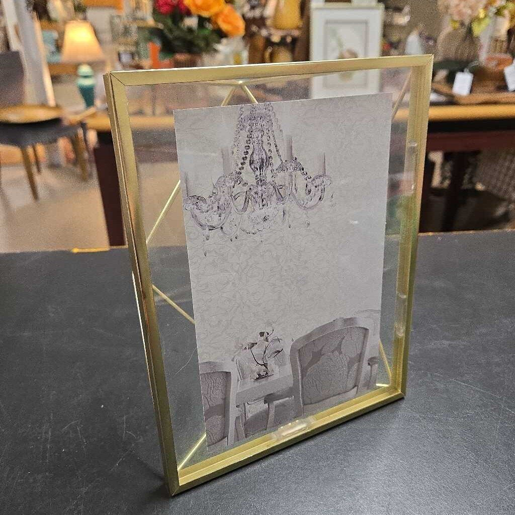 9" GOLD GEOMETRIC PICTURE FRAME