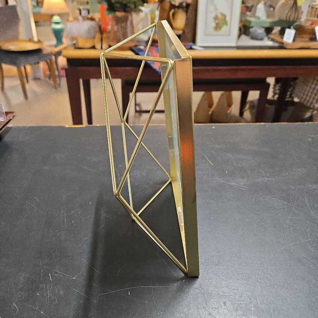 9" GOLD GEOMETRIC PICTURE FRAME
