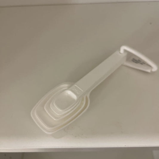 TUPPERWARE MEASURING SPOONS WHITE