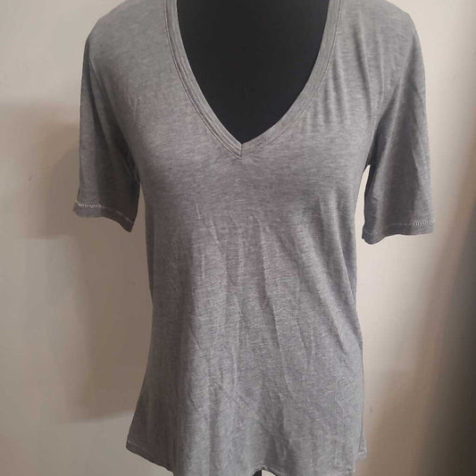 LULULEMON - GREY S/S SHIRT