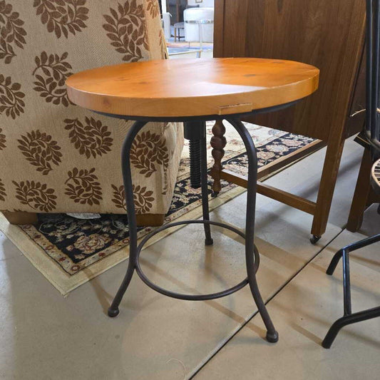 ADJUSTABLE ACCENT TABLE
