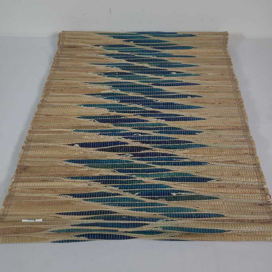 WOVEN RUNNER W/BLUE