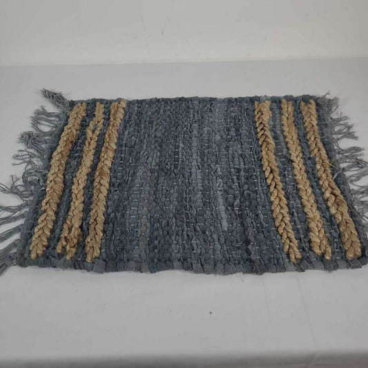 GREY WOVEN PLACEMAT