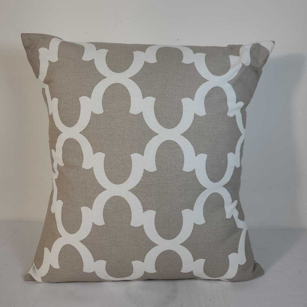 TAUPE/WHITE PILLOW