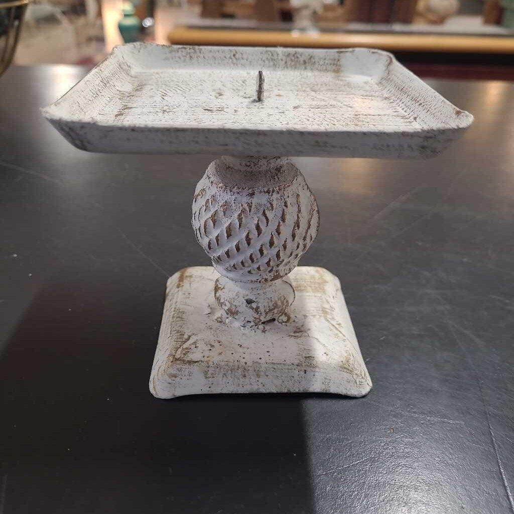 WHITE DISTRESSED IRON CANDLE HOLDER