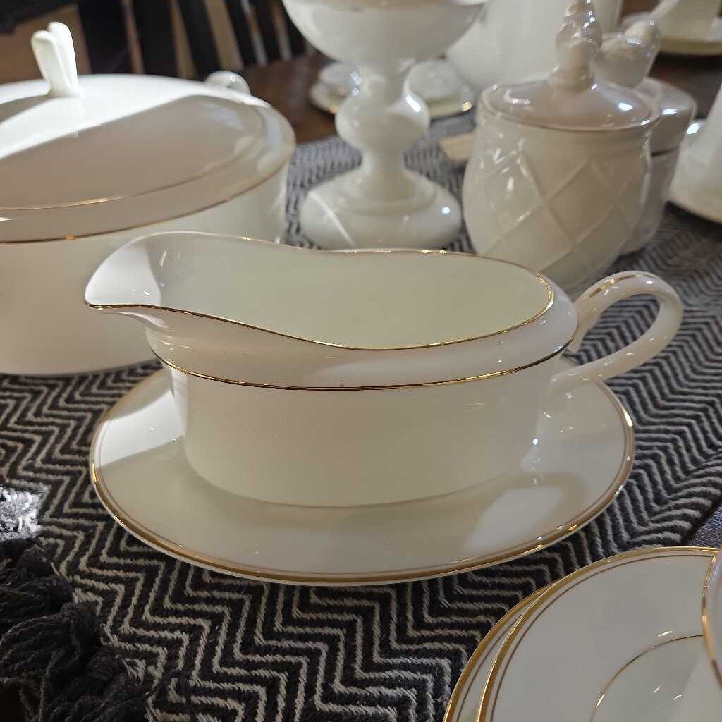 47pc MIKASA CHINA~CENTURY GOLD
