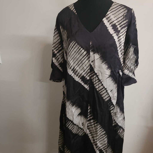 CULTURE - BLACK/GREY/IVORY PATTERNED S/S DRESS