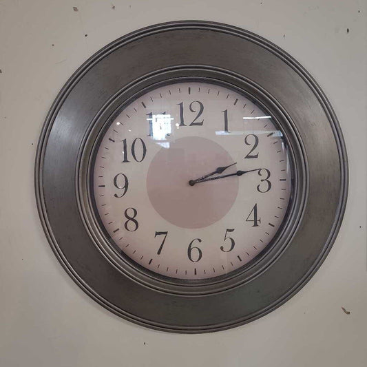 30" ROUND DISTRESSED SILVER WALL CLOCK