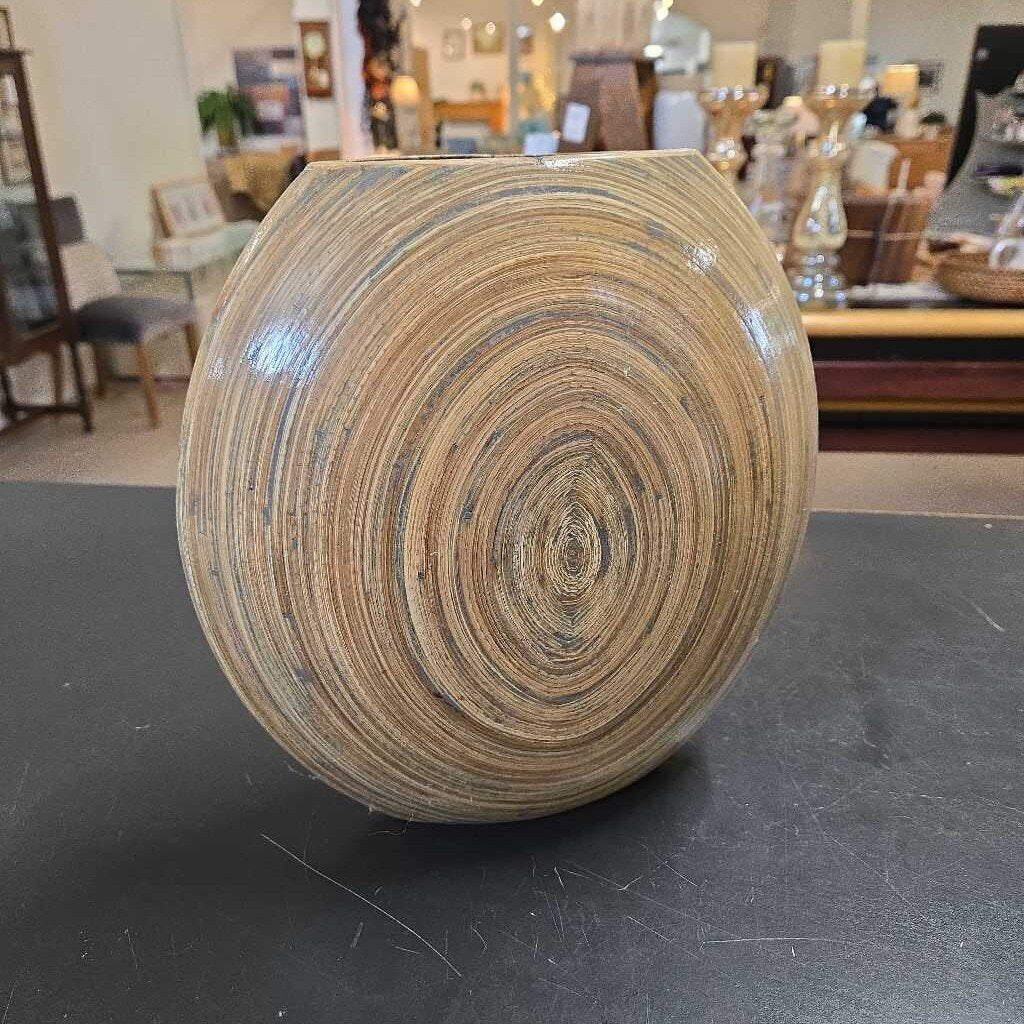 10.5" LACQUERWARE VASE