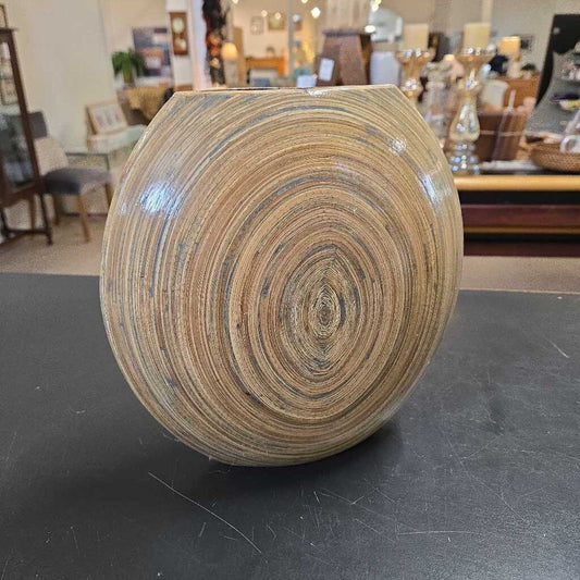 10.5" LACQUERWARE VASE