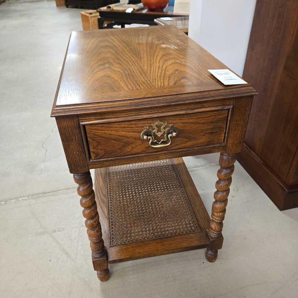 THOMASVILLE END TABLE