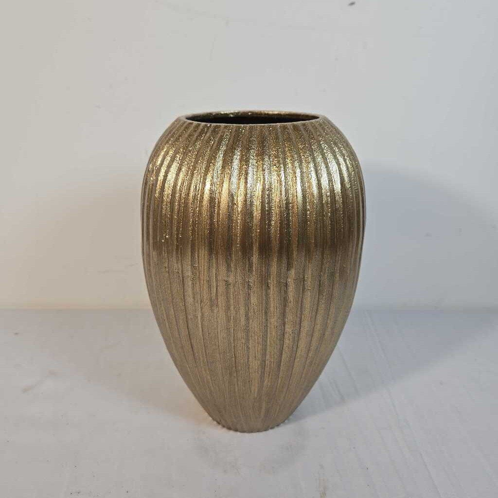 GOLD RIBBED VASE