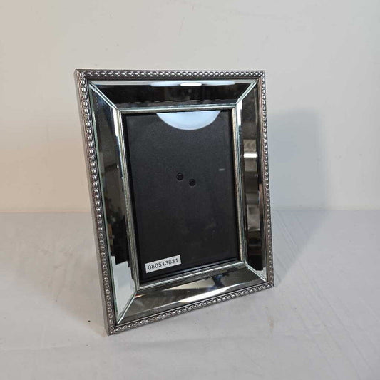 MIRRORED PICTURE FRAME