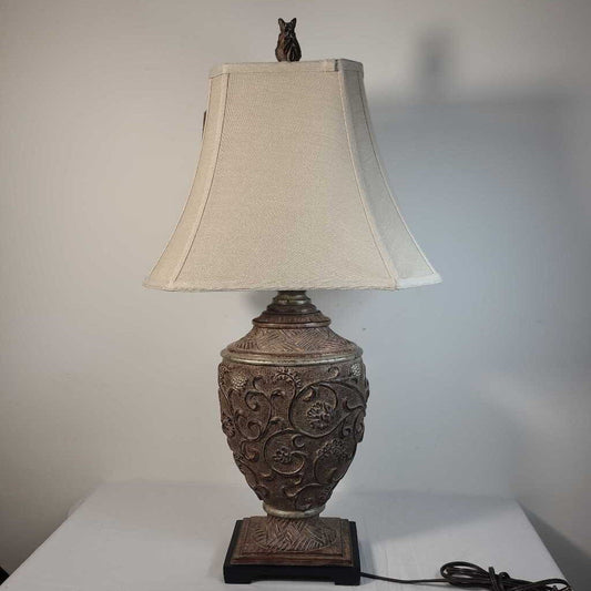 UTTERMOST VASE SHAPED LAMP W/SHADE