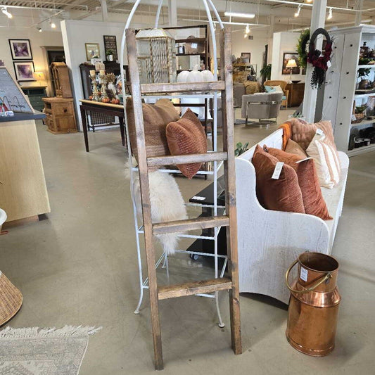 WOODEN BLANKET LADDER