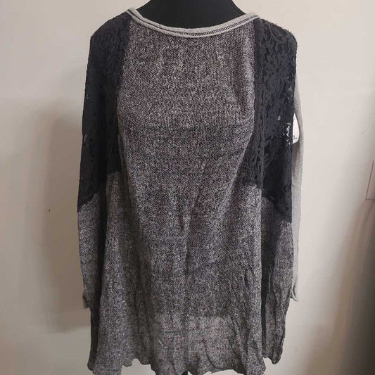 FREE PEOPLE - B/W L/S LACY SHIRT